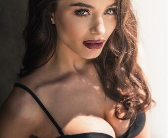 Denizli escort Çınar Meydanı’nda bekliyor